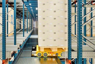 The 3D Pallet Shuttle reaches the assigned location to store the pallet The 3D Pallet Shuttle reaches the assigned location to store the pallet