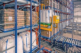 The advantages of the Automated Pallet Shuttle include increased productivity and storage capacity