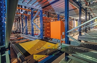 Each transfer car travels along its assigned level, moving the shuttle between the various channels Each transfer car travels along its assigned level, moving the shuttle between the various channels