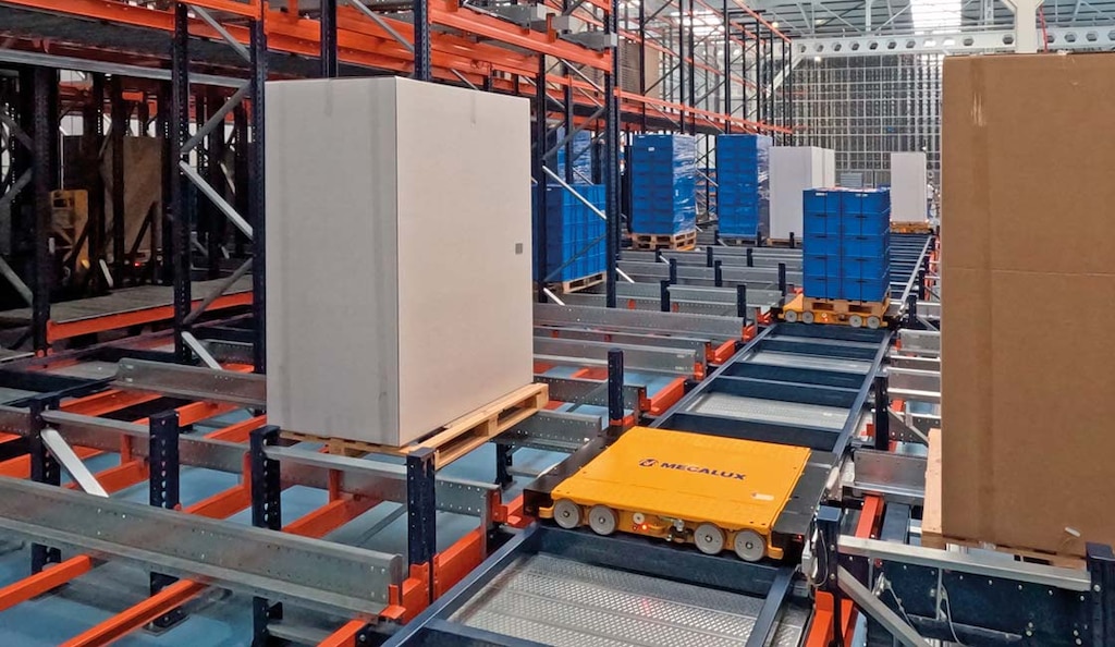 Shuttles travel straight along the storage lane