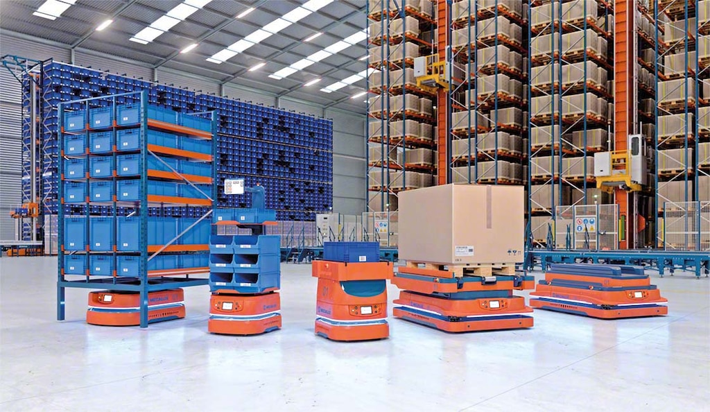 Depending on the model, warehouse AMRs can move boxes, parcels or pallets and support picking tasks