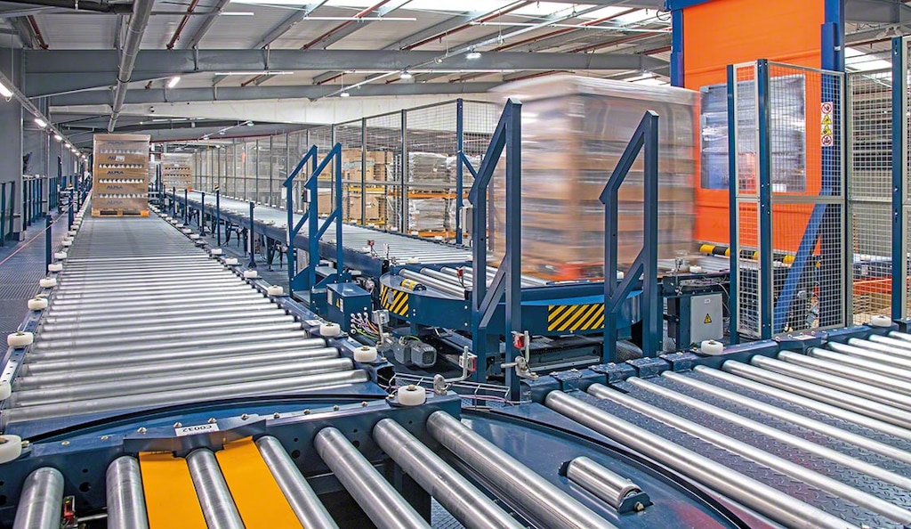 ALPLA streamlined goods transport between production and the warehouse with a conveyor system