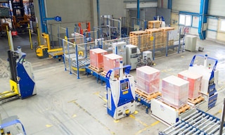 Automated forklifts speed up the internal transport of goods within a warehouse