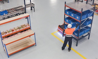 Case picking to speed up order fulfilment