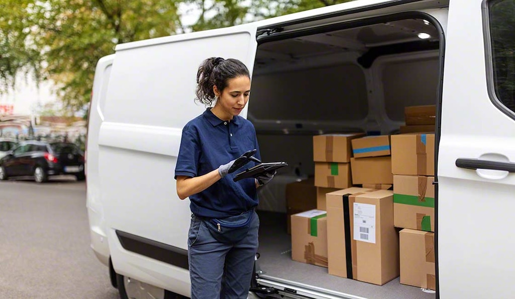 In last-mile distribution logistics, products are delivered to end customers