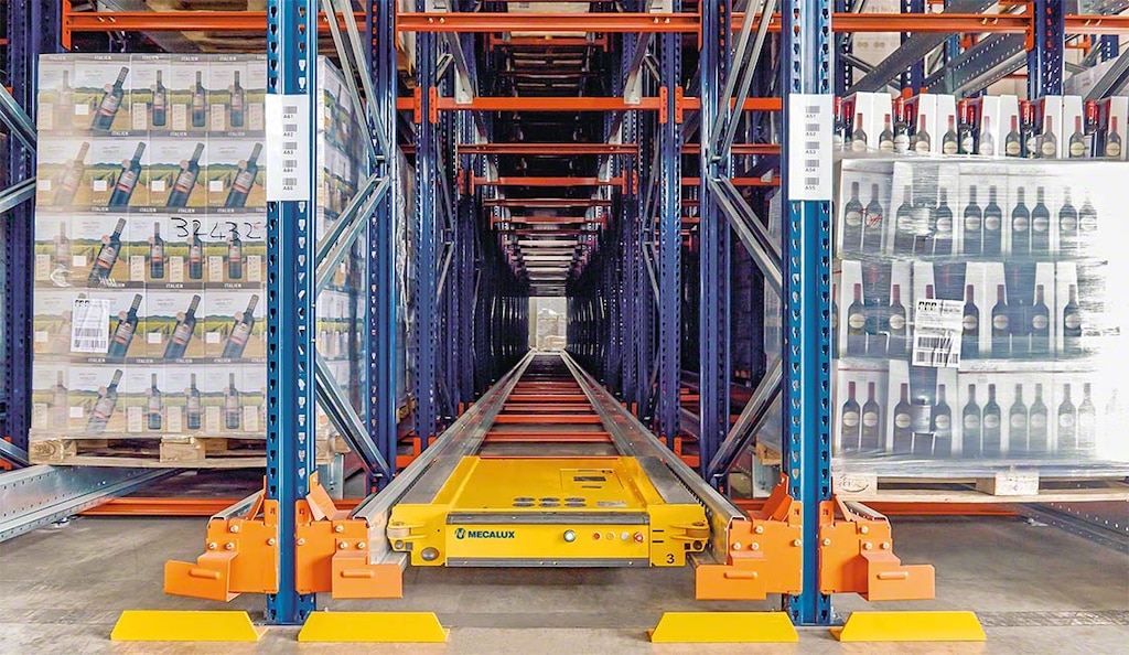 The Pallet Shuttle system allows the application of the FIFO method of goods management