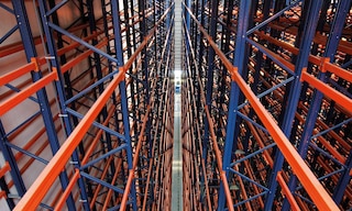 High-bay storage consists of making the most of a warehouse’s usable volume