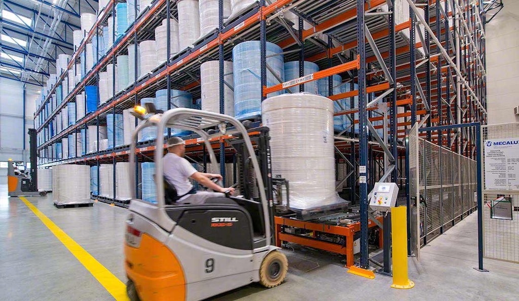 Pallet flow racking is a high-density storage system that can be automated with a stacker crane