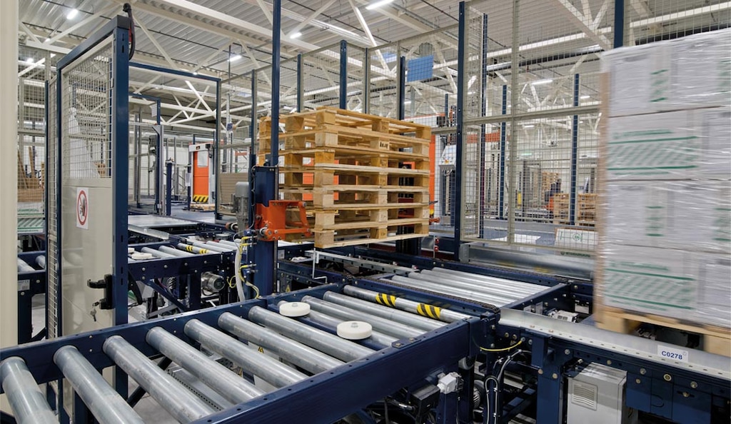 Choosing the right pallet grade is essential for safe, efficient logistics operations