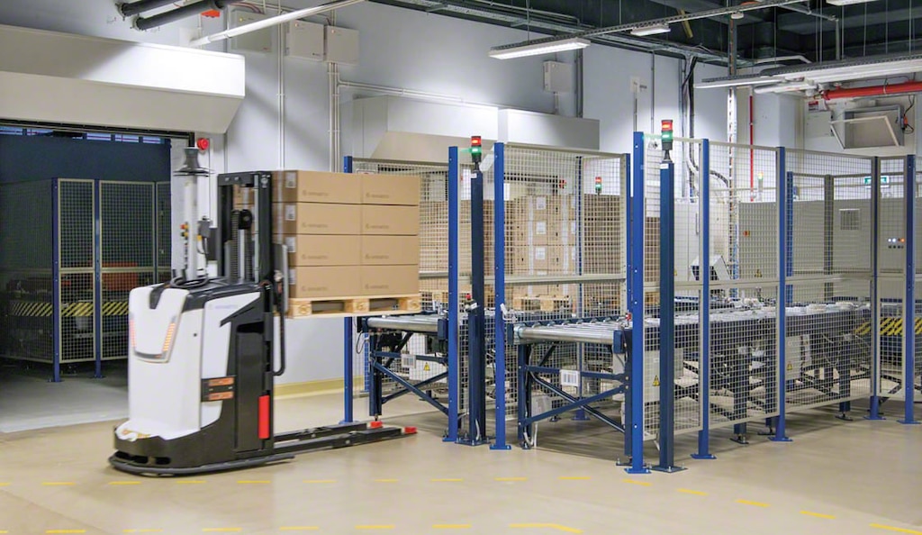 Companies that use just in time receive raw materials when they have an order to fulfil