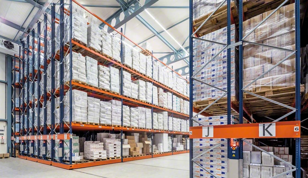 Giá đỡ pallet di động Movirack đã đẩy nhanh quá trình lưu trữ hàng hóa dễ hỏng của Mooijer-Volendam BV