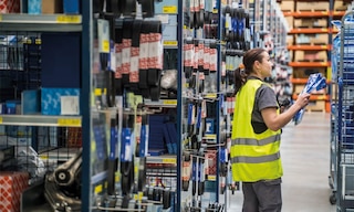 Pick and pack warehouse
