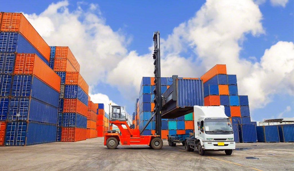 Shunt trucks move trailers quickly and efficiently within a logistics facility
