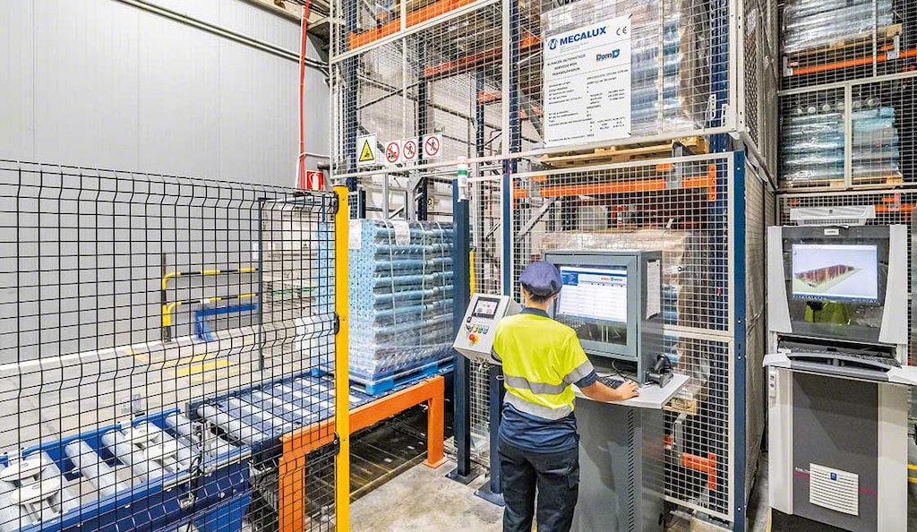 Six Sigma follows the five DMAIC phases: define, measure, analyse, improve and control