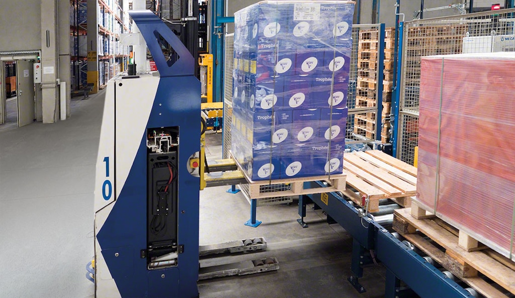 AMRs and AGVs are two types of warehouse robots that streamline internal product transport