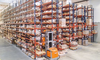 VNA pallet racking consists of pallet racking placed close together in a limited area