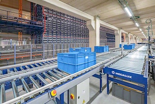 Crate conveyors automate the receipt of small unit loads