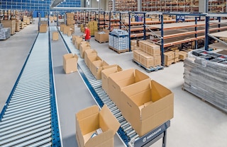 A box conveyor can cover long distances