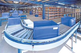 Curved case conveyor modules change the system’s direction