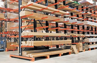 Protectors safeguard the physical integrity of the cantilever system’s bases against impacts that could damage the structure Protectors safeguard the physical integrity of the cantilever system’s bases against impacts that could damage the structure