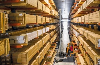 Side loader forklifts are typically employed with cantilever systems Side loader forklifts are typically employed with cantilever systems