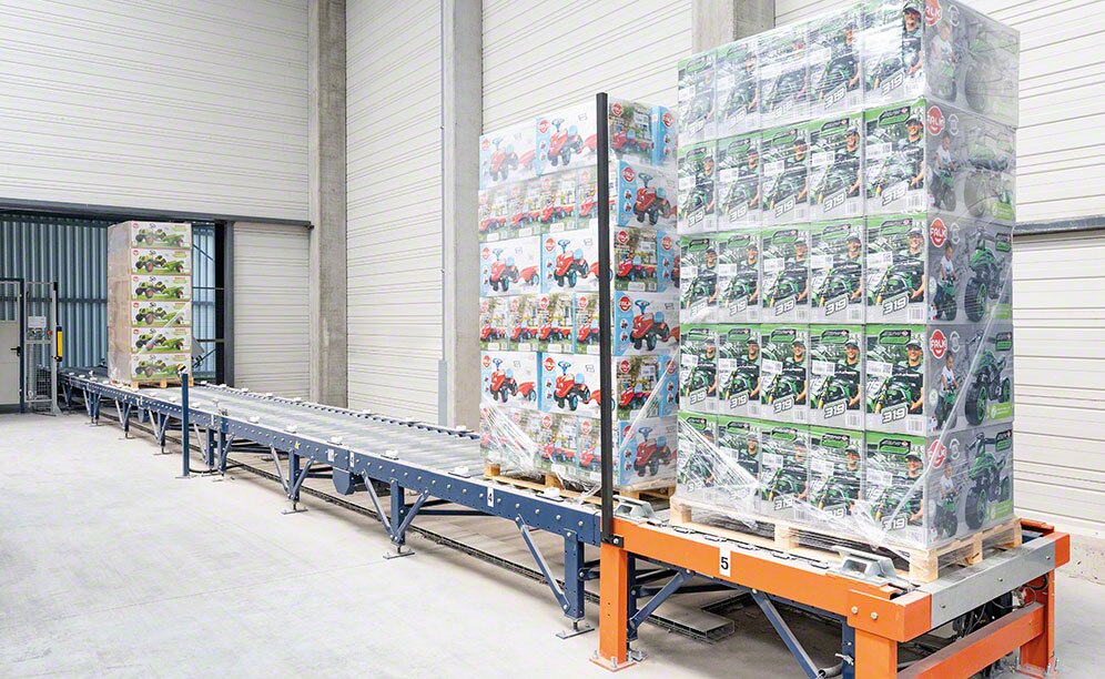 Automated internal transport systems in Falk Toys’ logistics facility