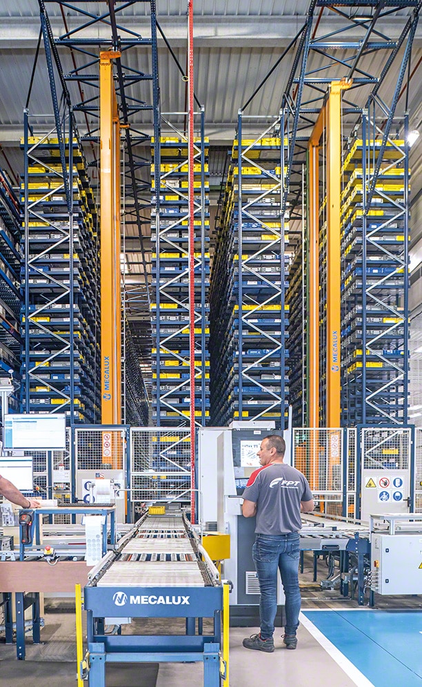 Mecalux's Easy WMS assigns a location to the parts used to manufacture engines