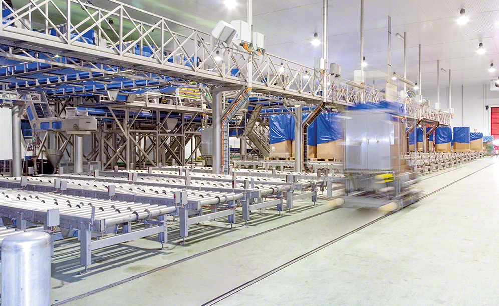 Electrified monorails speed up internal transport in the frozen food warehouse Electrified monorails speed up internal transport in the frozen food warehouse