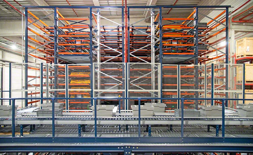Manitou Group stores spare parts for machines in the Shuttle System