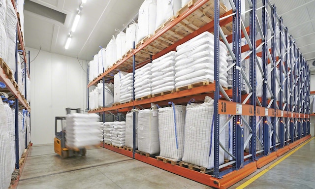 Mecalux has installed Movirack mobile racking in Nocciole Marchisio's warehouse