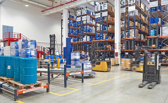 Storage of Art Cosmetics' raw materials and bulk cosmetic products Storage of Art Cosmetics' raw materials and bulk cosmetic products