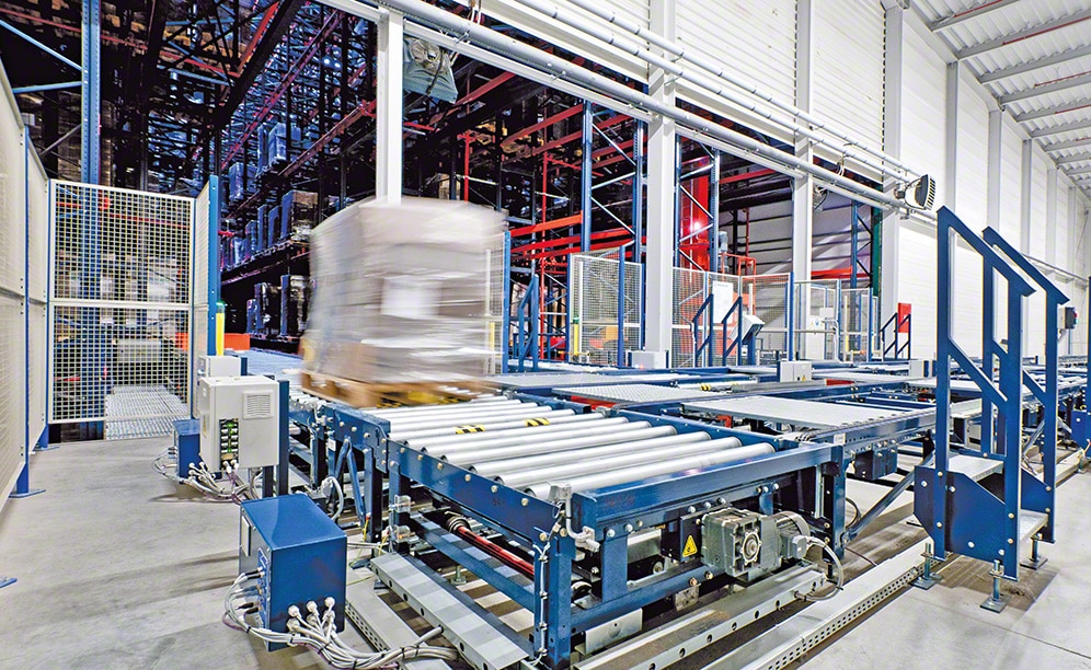 The conveyor system connects production with WOK Brodnica's AS/RS