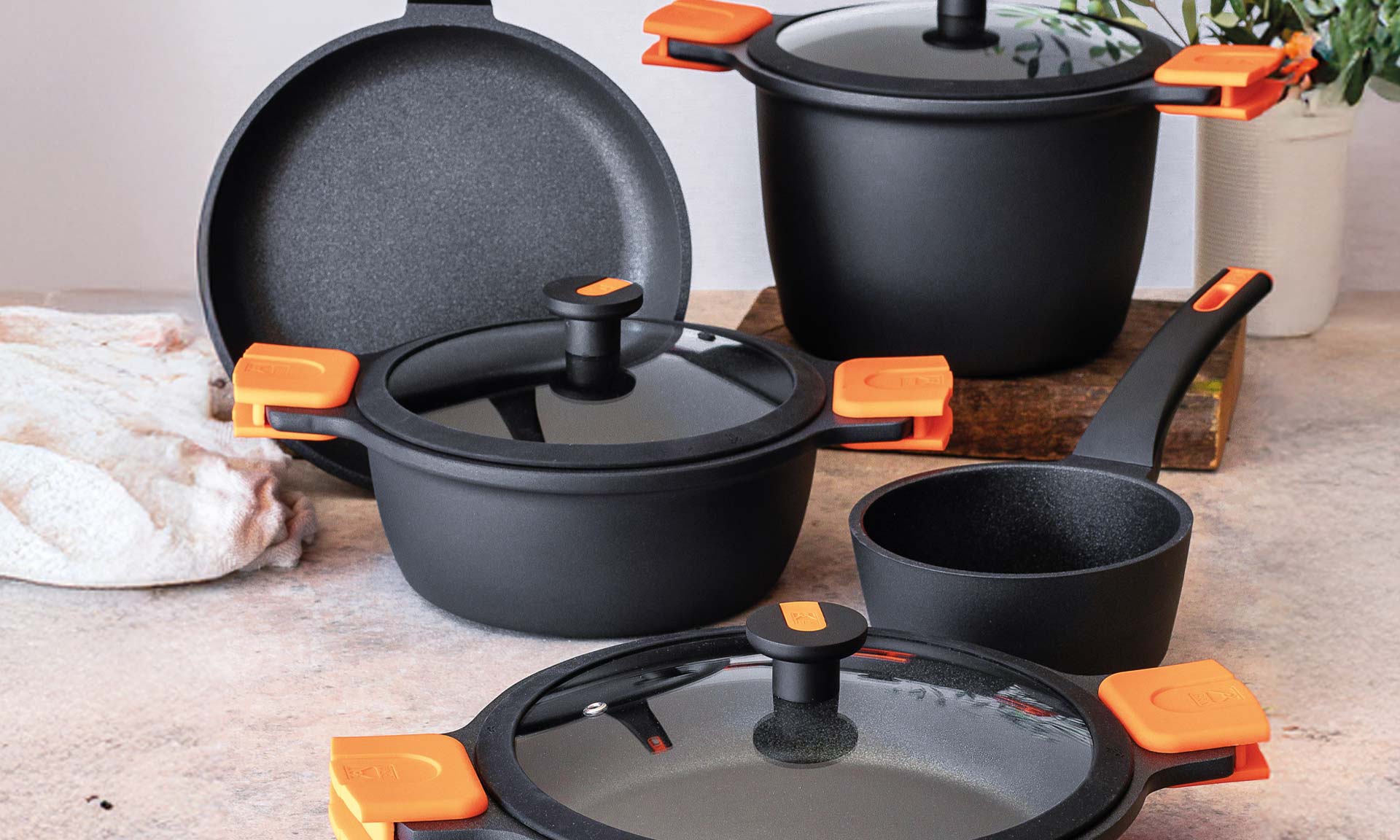 BRA Isogona distributes cooking utensils to kitchens worldwide with Easy WMS BRA Isogona distributes cooking utensils to kitchens worldwide with Easy WMS
