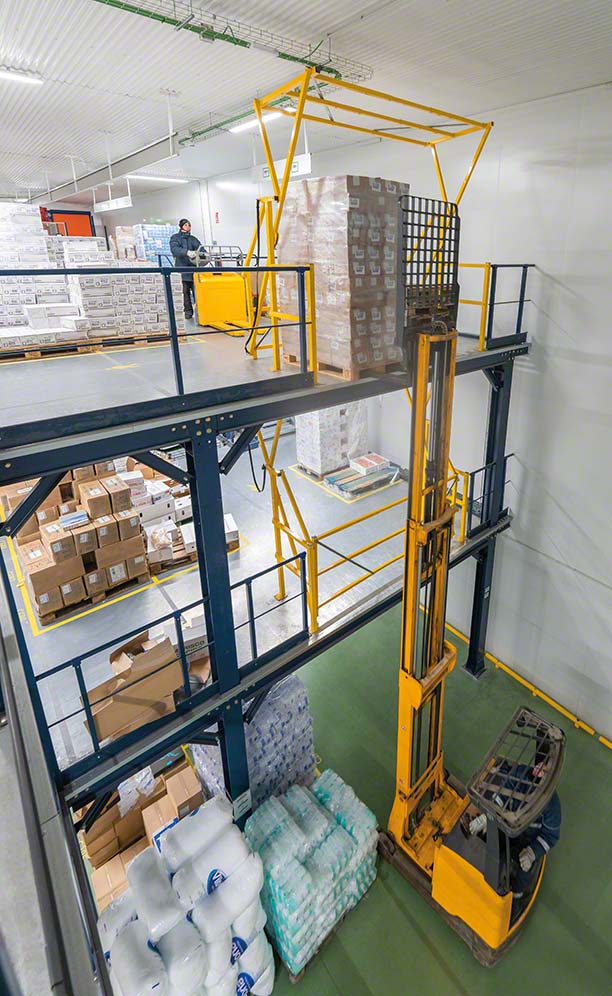 Clazamar has tripled its storage area with the mezzanine