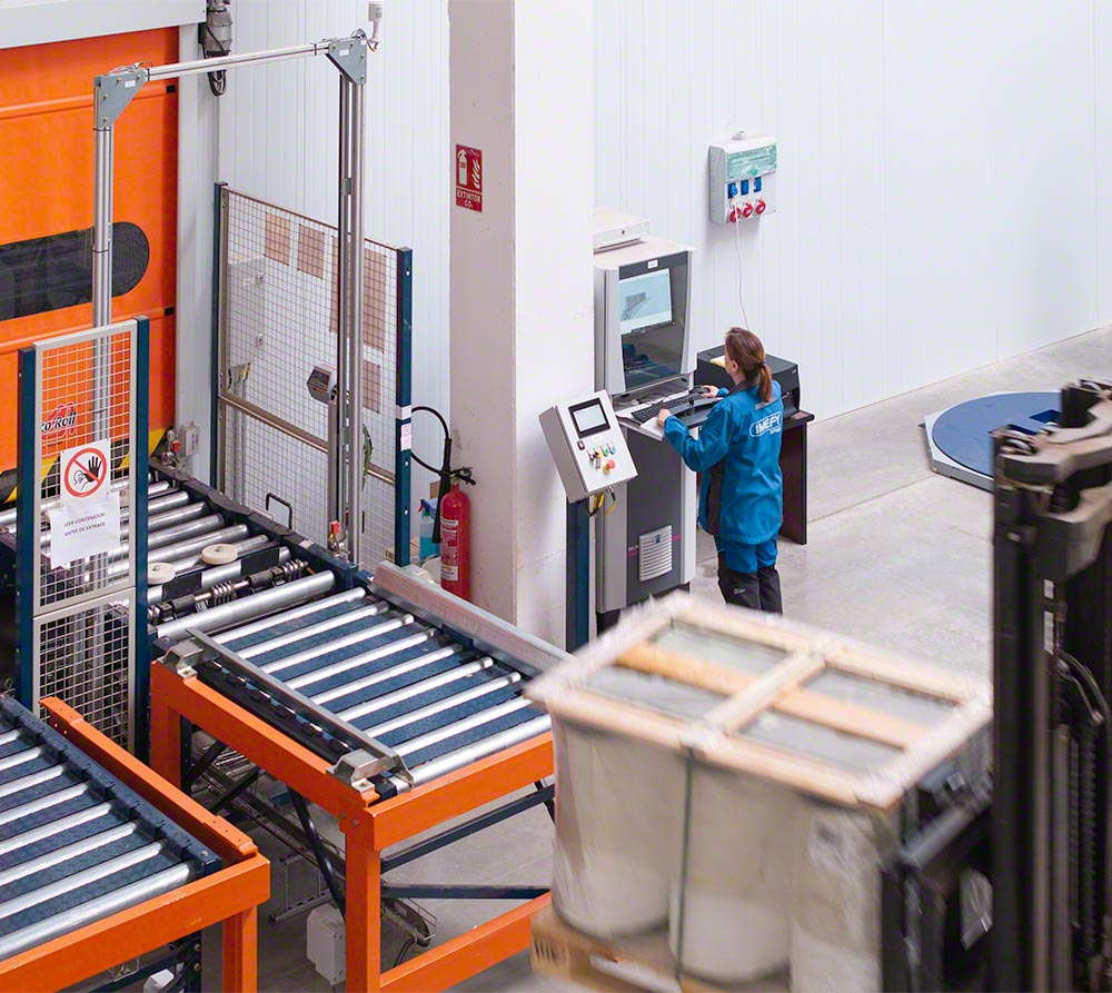 The rack-supported warehouse forms a high-density structure to house 4,854 pallets