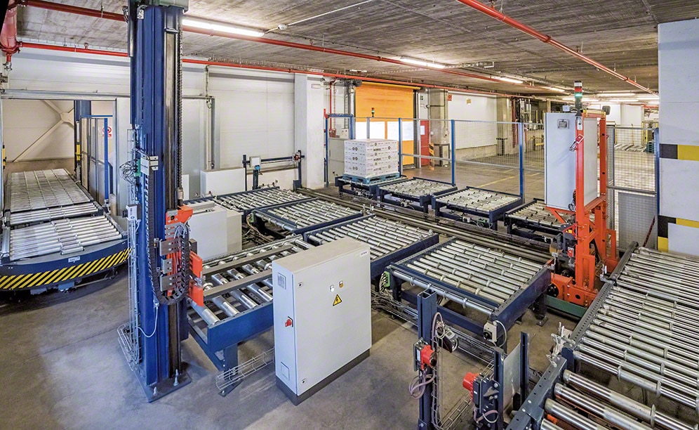 A shuttle distributes the pallets onto six conveyors A shuttle distributes the pallets onto six conveyors