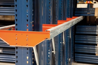 C rails are used for storing pallets with different front dimensions