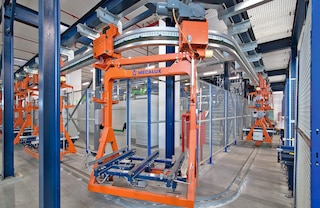 The circuits of the electric monorail system can be adapted to the characteristics of each warehouse