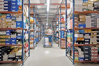 M7 heavy duty shelving racks are perfect for e-commerce warehouses