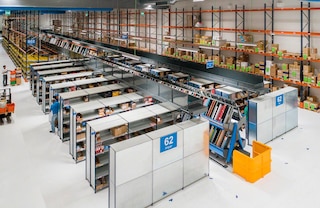 Manually loaded M3 light duty racks can be combined with pallet racking