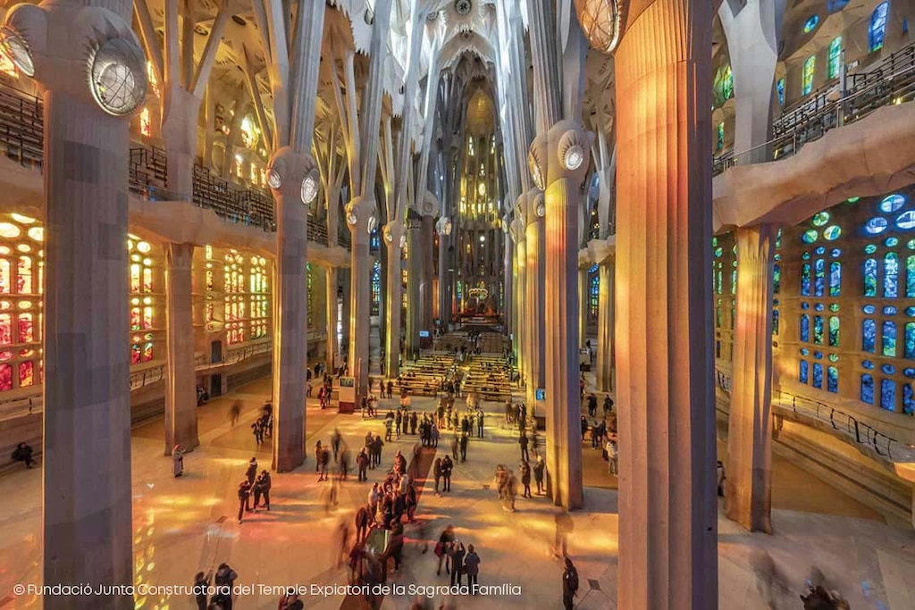 The logistics behind a living temple balancing construction, tourism and religious activity