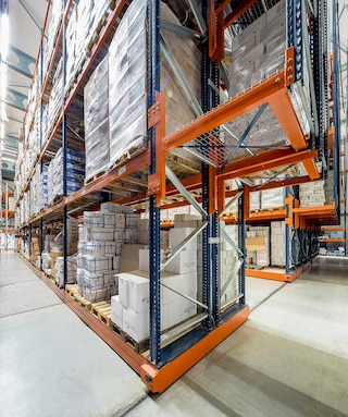 A pedestrian walkway can be set up next to the module closest to the wall and equipped with P&amp;D stations