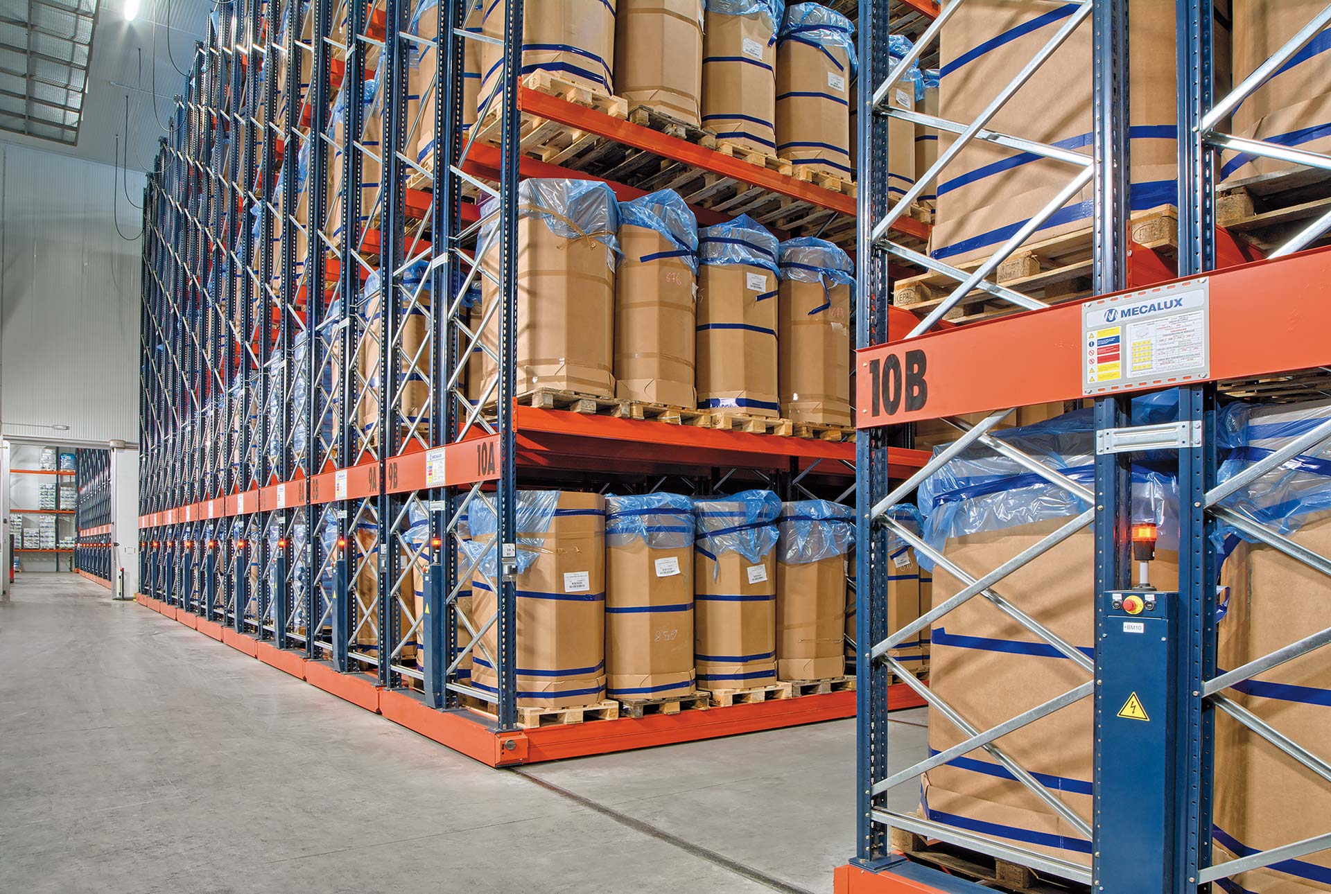 Moving racks combine maximum high-density storage with direct access to each pallet