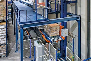 A pallet conveyor can link several levels in warehouses and production facilities