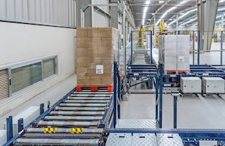 Pallet roller conveyors are the ideal solution for ensuring that production lines are supplied continuously