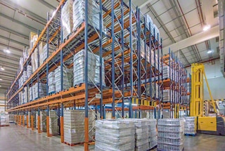 Pallet flow racking streamlines buffer management