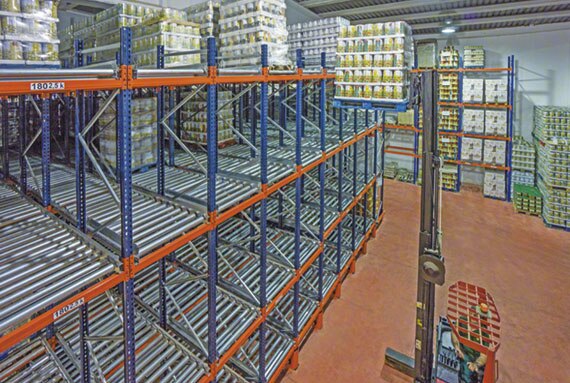 Pallet flow racks make it possible to link different working areas