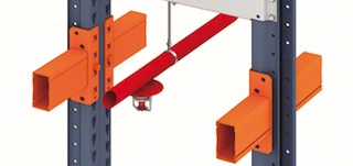 Fire safety systems in selective pallet racking