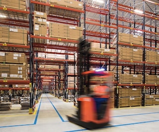 Ground-level passageways allow forklift operators to drive through the pallet racking