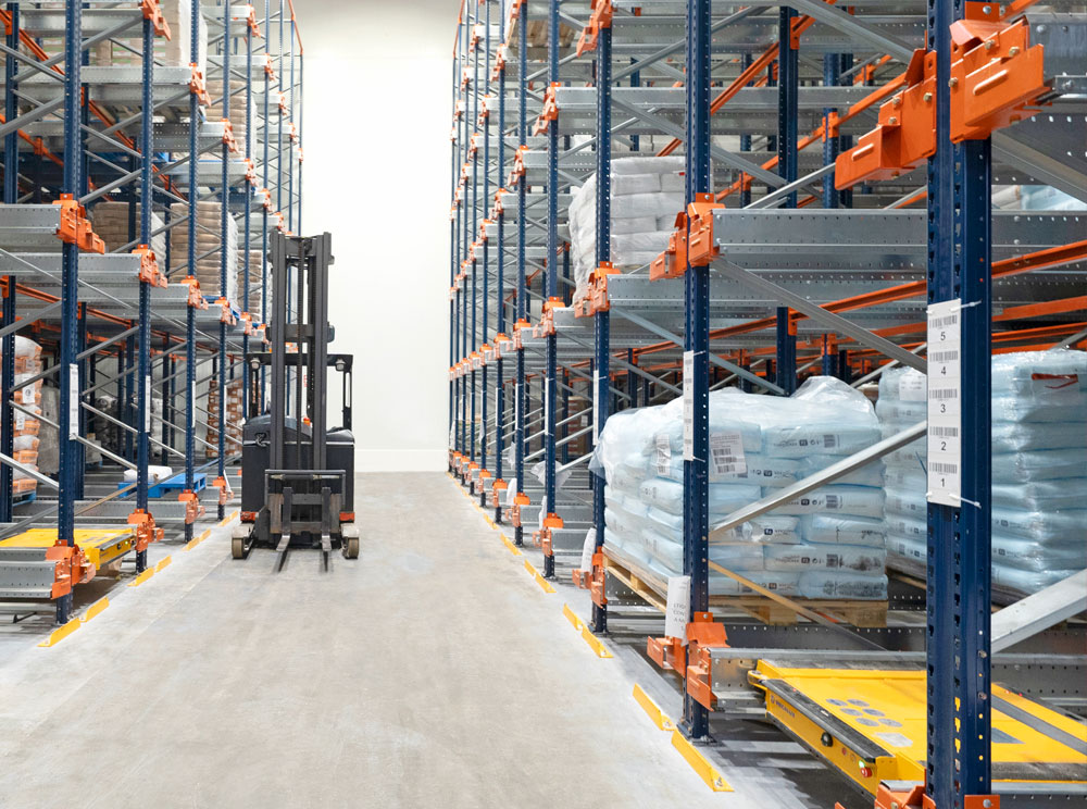 The Pallet Shuttle is an ideal solution for warehouses with SKUs and up to eight meters in height